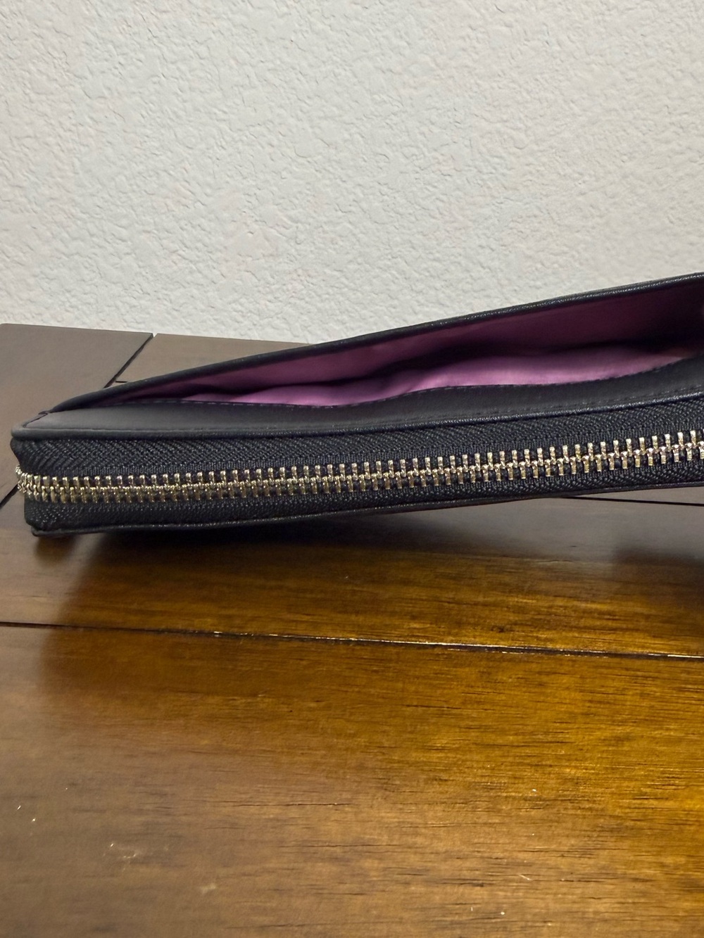 Coach wallet. Black leather with patent leather accent - Picture 4 of 6